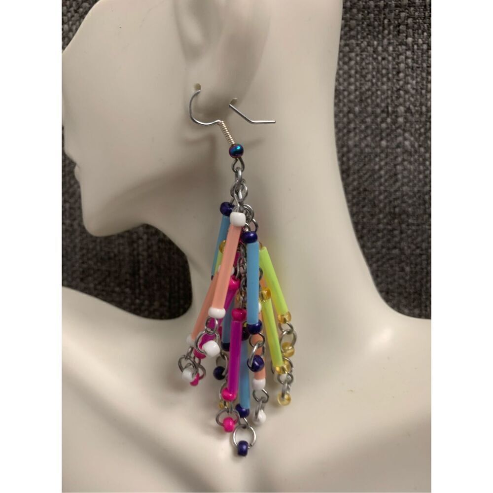 Handmade Straw Dangle Earrings - Picture 2 of 3
